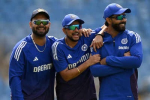 Gavaskar Urges India to Unleash Kuldeep Yadav in Second Test Amid Bumrah Fitness Concerns