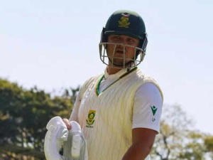 Pretorius' Record Century Marred by Controversial Umpire Call: Debutant Capitalizes on Snicko Absence to Break South African Record