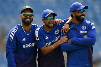 Kuldeep Yadav in practice, alongside Pant and Jadeja